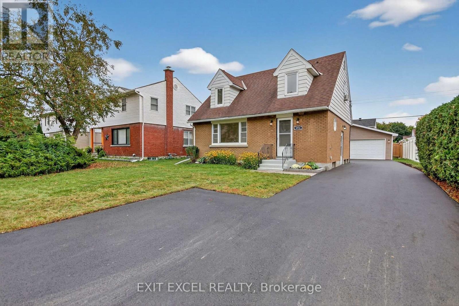 1456 Larose Ave, Ottawa, ON K1Z 7X8