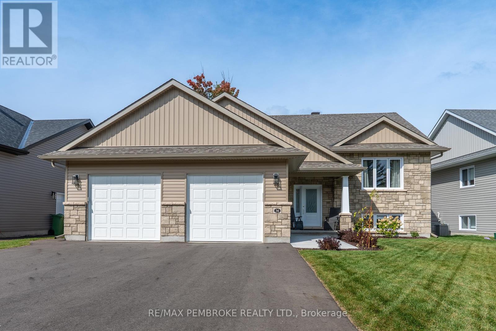 36 Zachary St, Petawawa, ON K8H 0G5