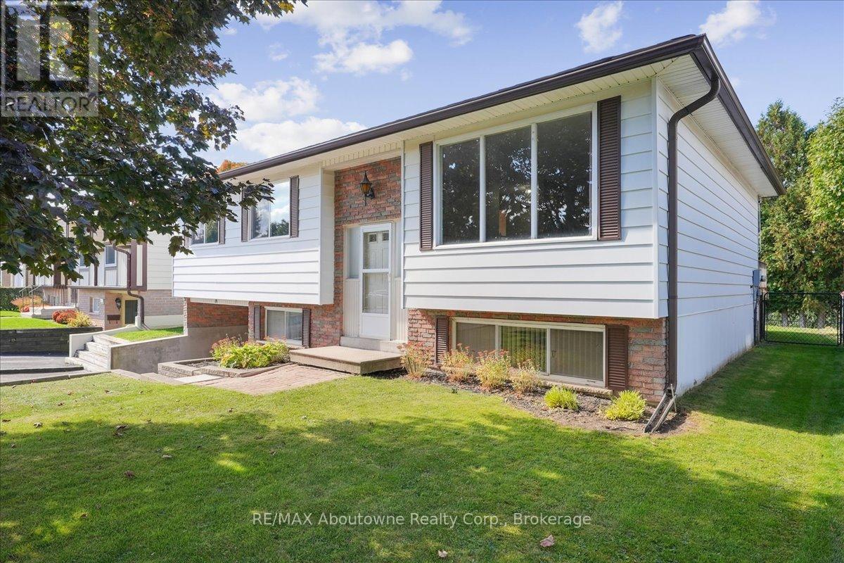 14 Norman Ave, Halton Hills, ON L7J 2R4