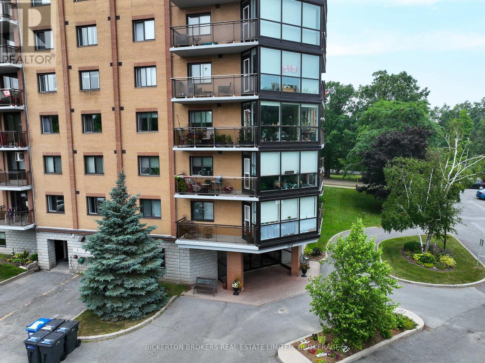 602 120 Barrett Ct, Kingston, ON K7K 5R7
