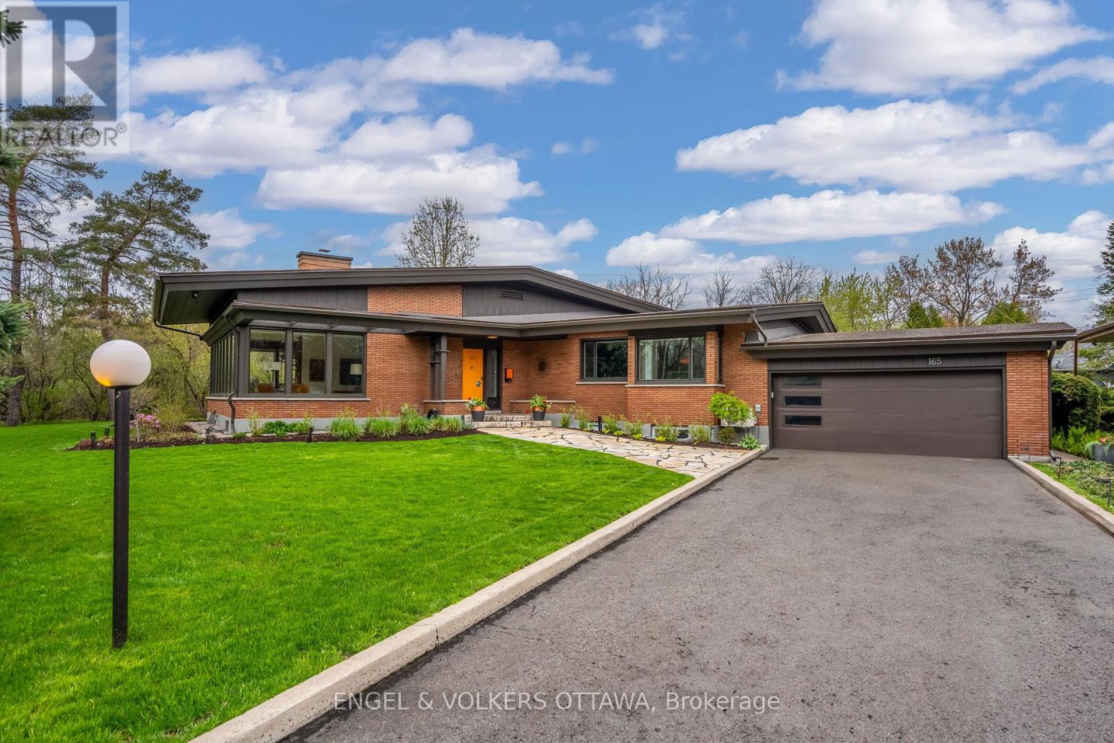 165 Island Park Dr, Ottawa, ON K1Y 0A1