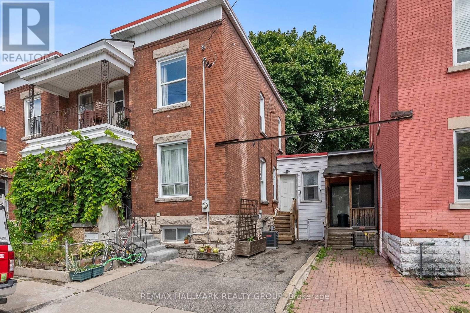 155 Percy St, Ottawa, ON K1R 6E4