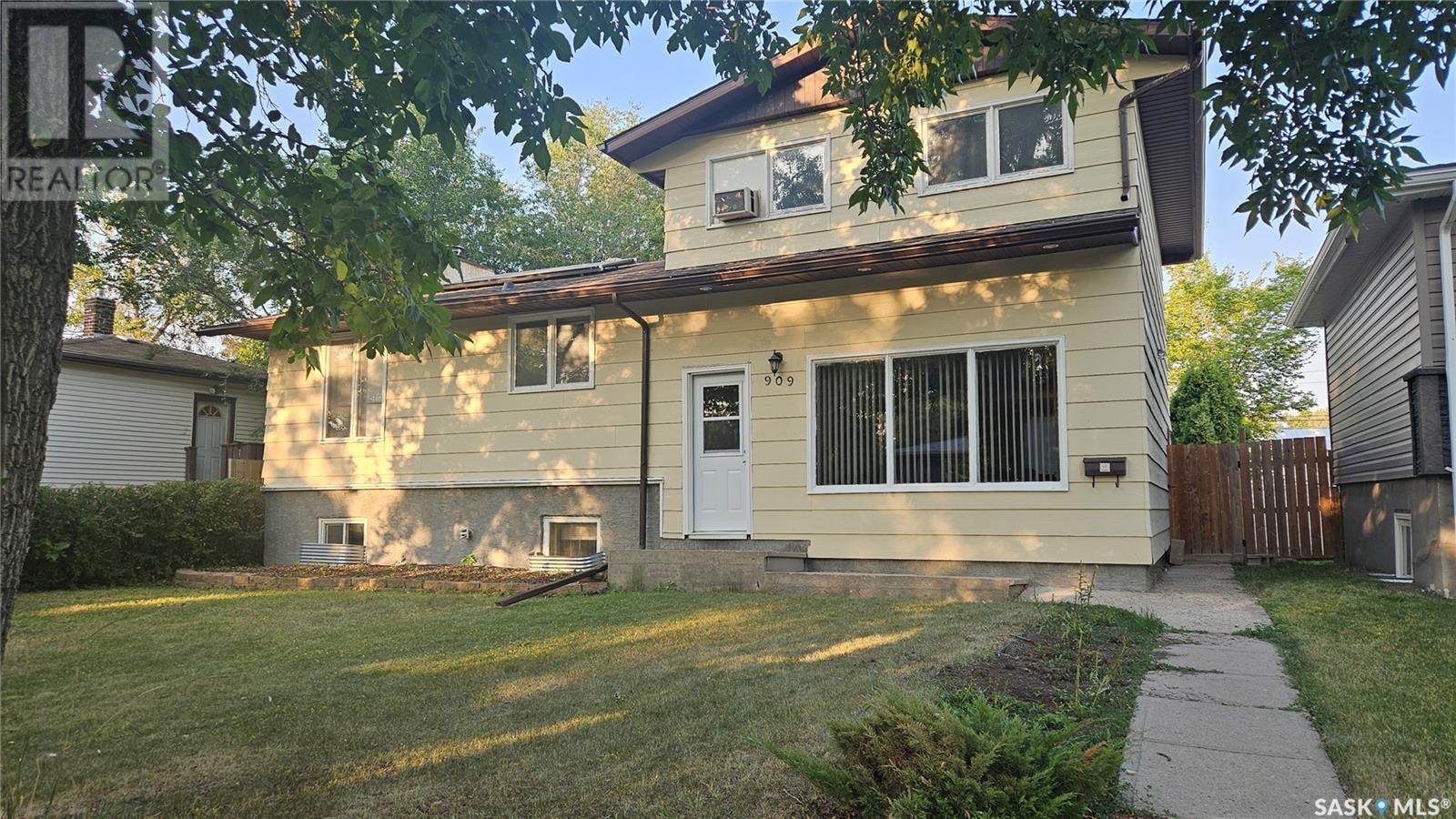 909 Forget St, Regina, SK S4T 4X7
