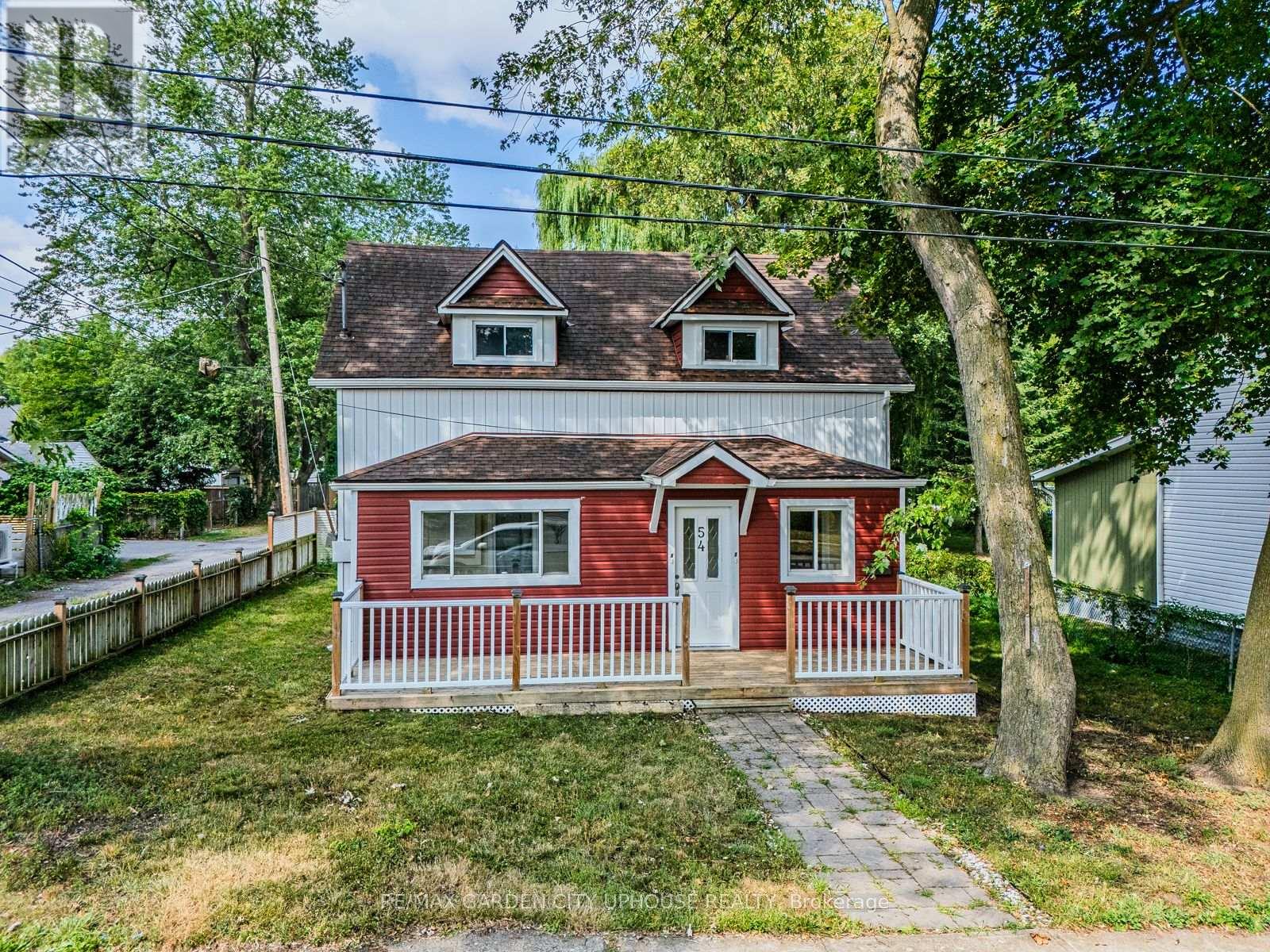 54 Archange St, Fort Erie, ON L2A 1W6