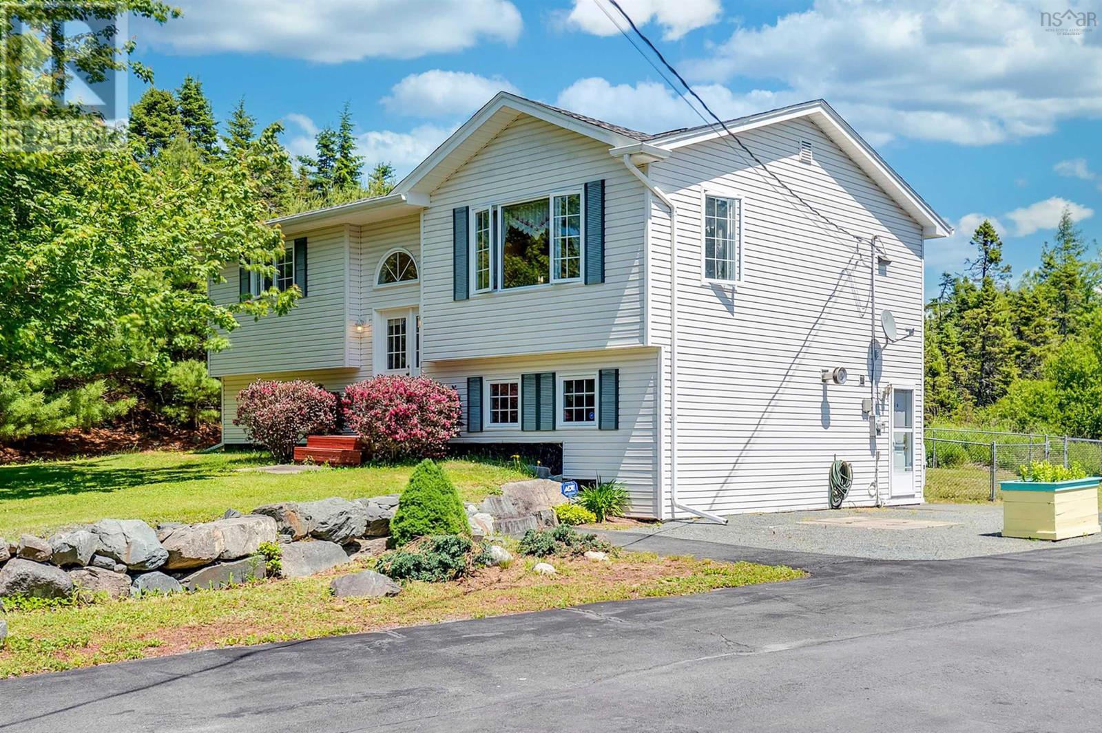 501 Ostrea Lake Rd, Ostrea Lake, NS B0J 2L0