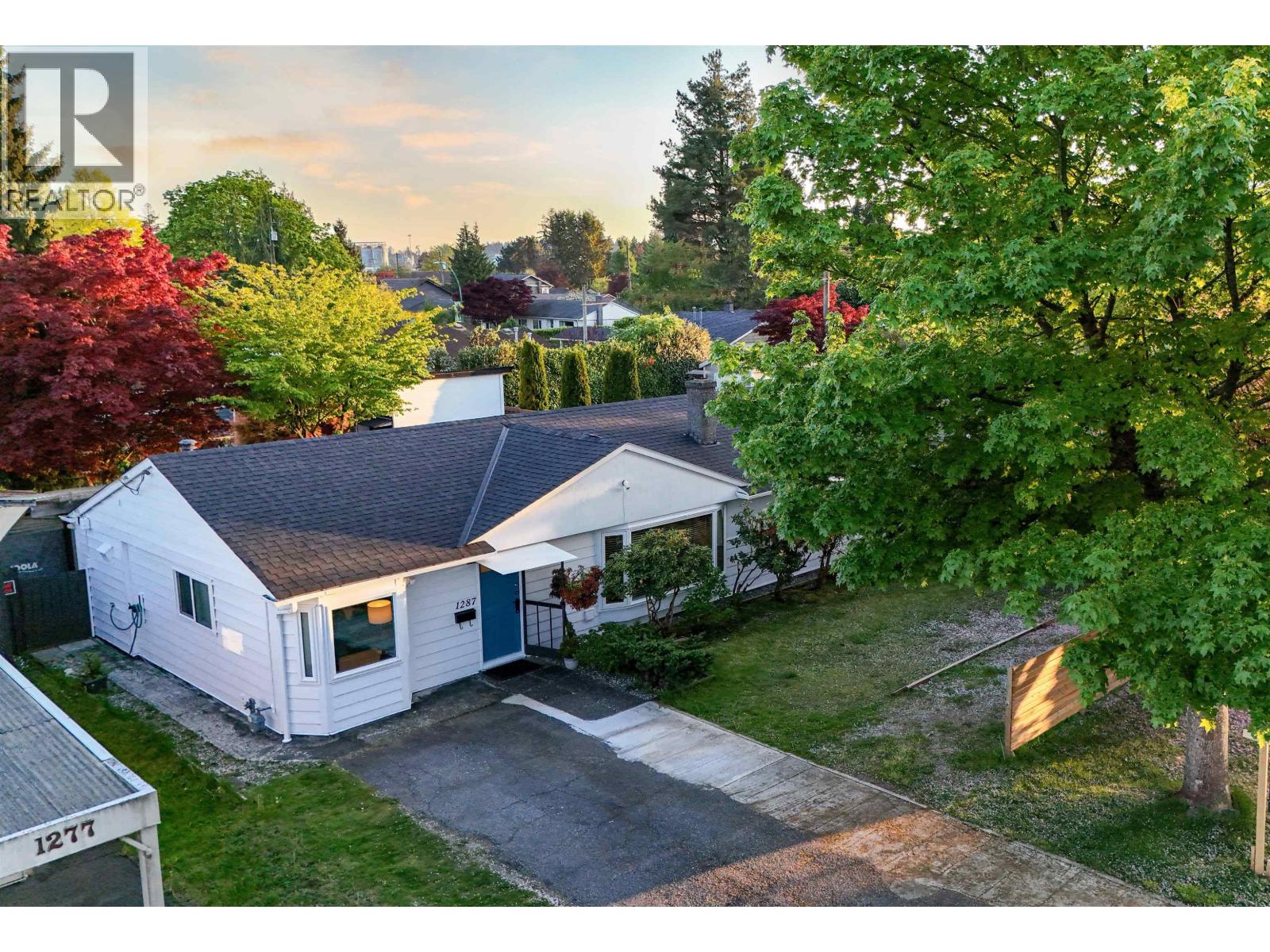 1287 W 15th St, North Vancouver, BC V7P 1N1