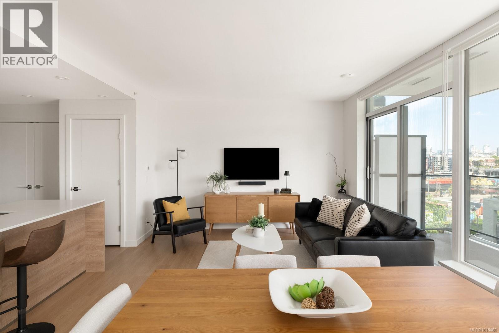 363 Tyee Rd Unit 402 Rd, Victoria, BC V9A 0B5