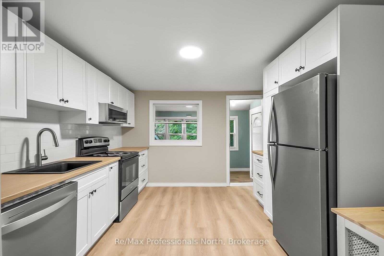 175 Sarah St S, Gravenhurst, ON P1P 1H7