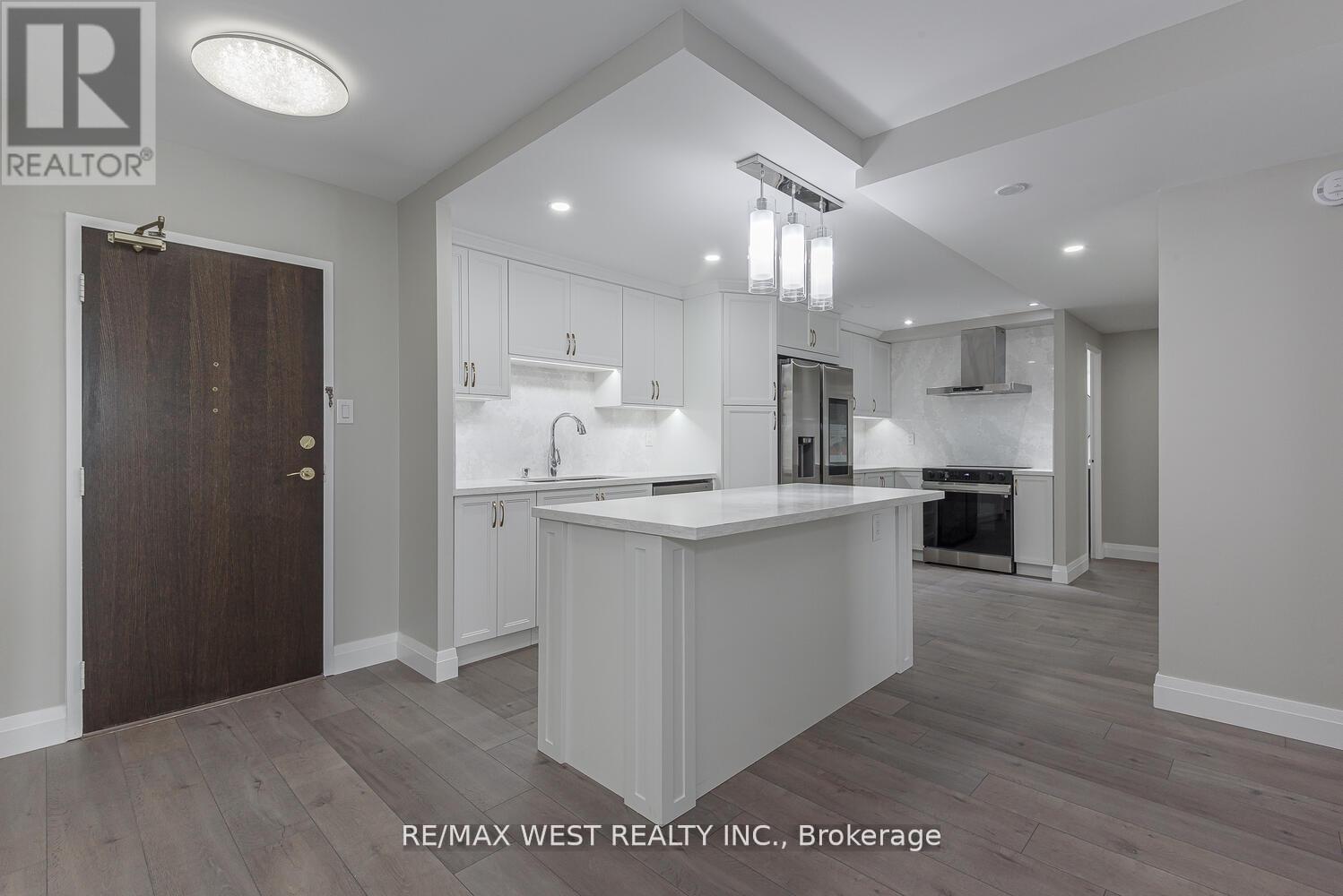 1104 820 Burnhamthorpe Rd, Toronto, ON M9C 4W2