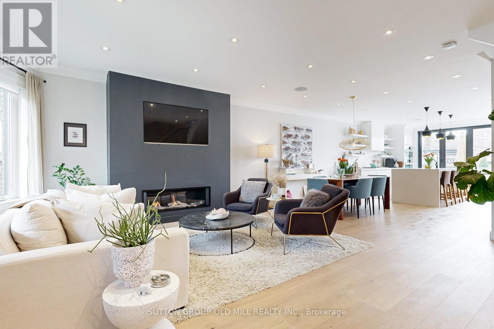 17 Grafton Ave, Toronto, ON M6R 1C3