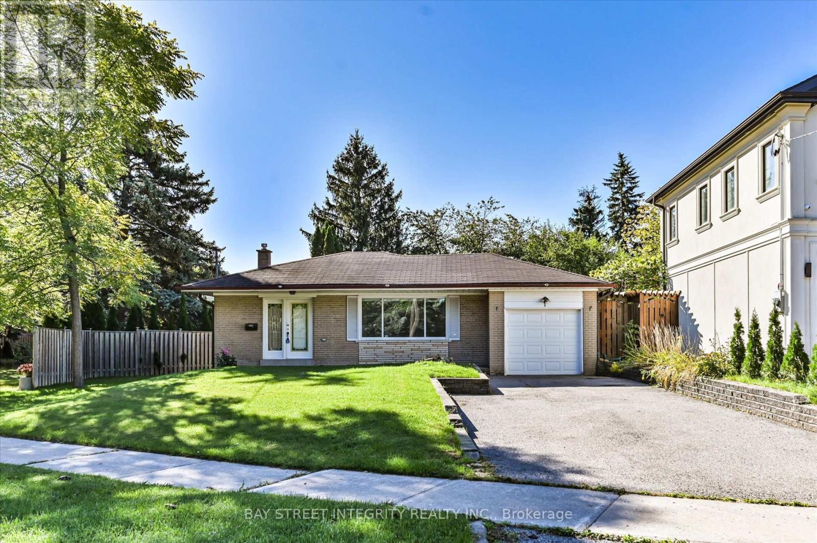 1 Caines Ave, Toronto Newtonbrook West, ON M2M 1G1