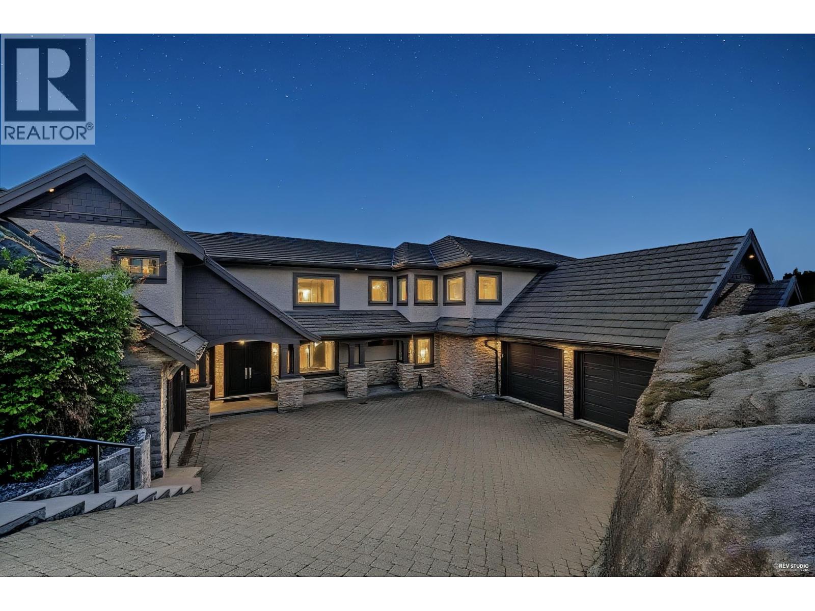 1026 Eyremount Dr, West Vancouver, BC V7S 2B3
