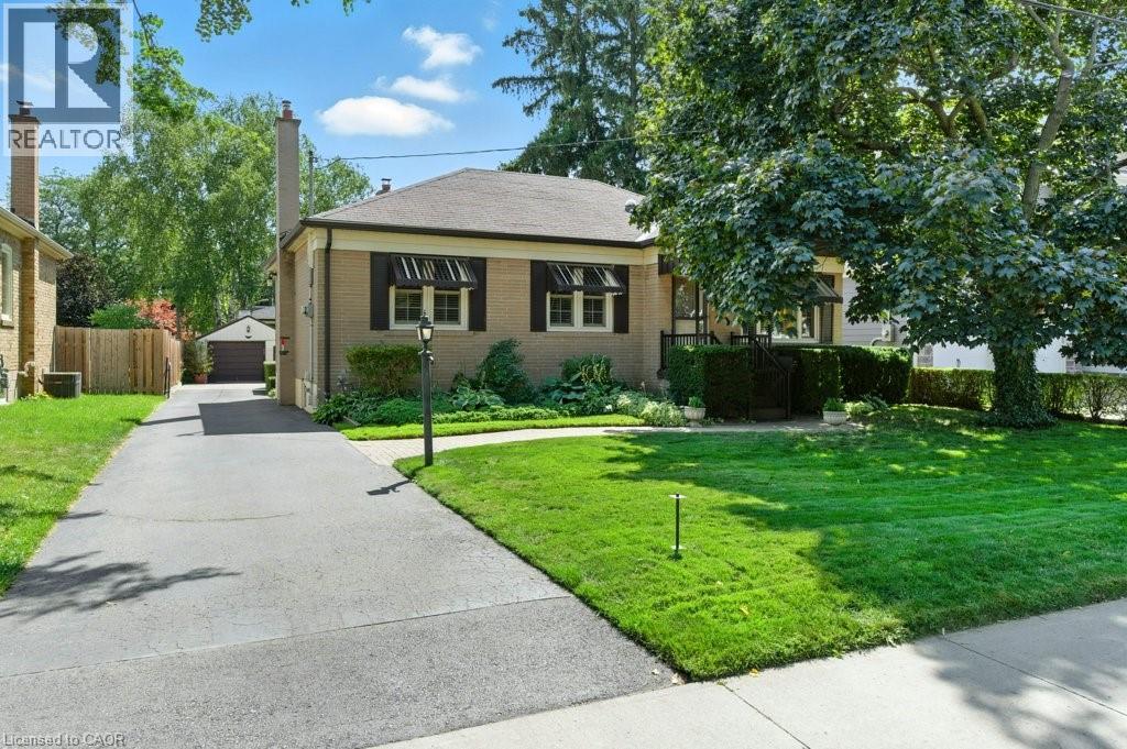 2230 Courtland Dr, Burlington, ON L7R 1S4