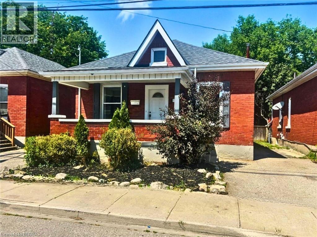 13 Salisbury Ave, Brantford, ON N3S 1M6