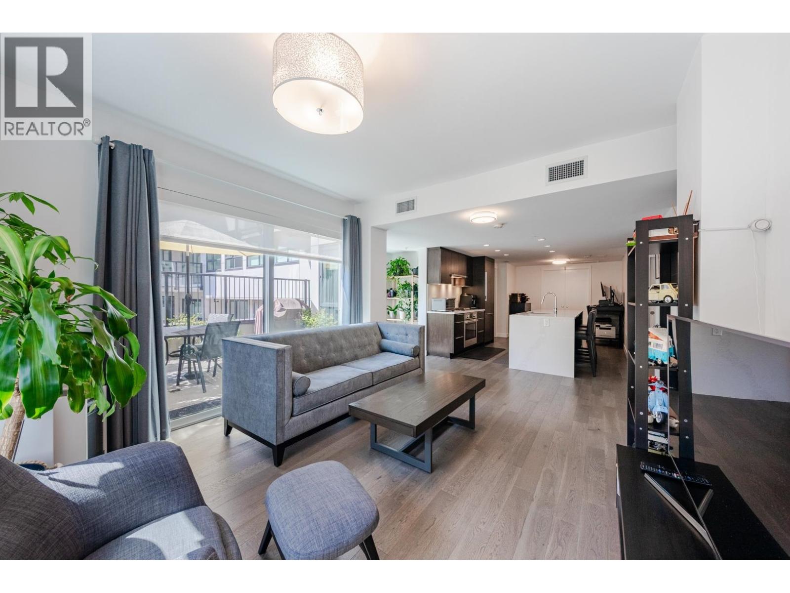 7828 Granville Street Unit 104, Vancouver, BC V6P 4Z2