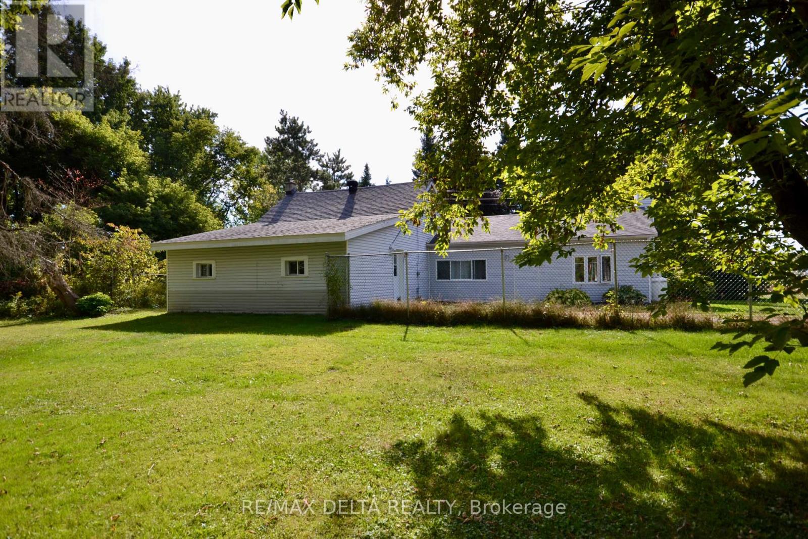 3383 Champlain St, Clarence-Rockland, ON K0A 1E0