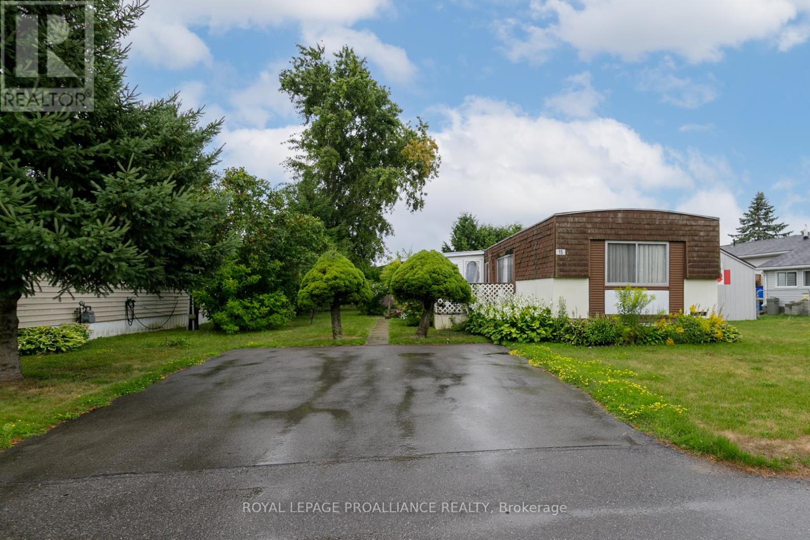 15 Thrush Ln, Quinte West, ON K8N 4Z3