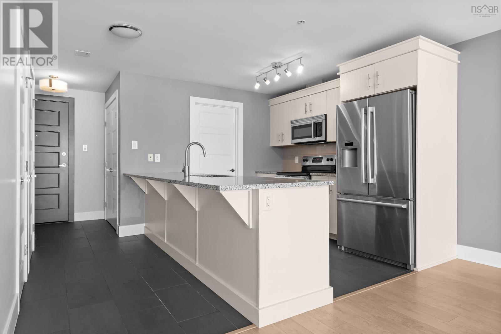 15 Kings Wharf Place Unit 506, Dartmouth, NS B2Y 0C2