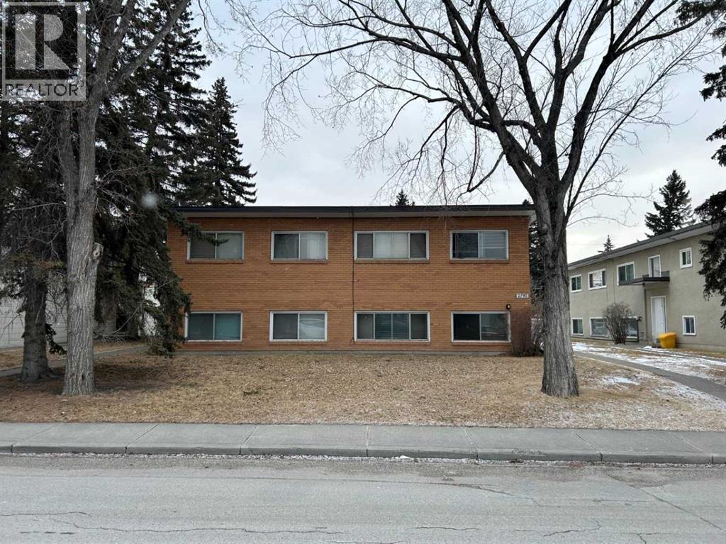 27122716 Brentwood Blvd NW, Calgary, AB T2L 1J4