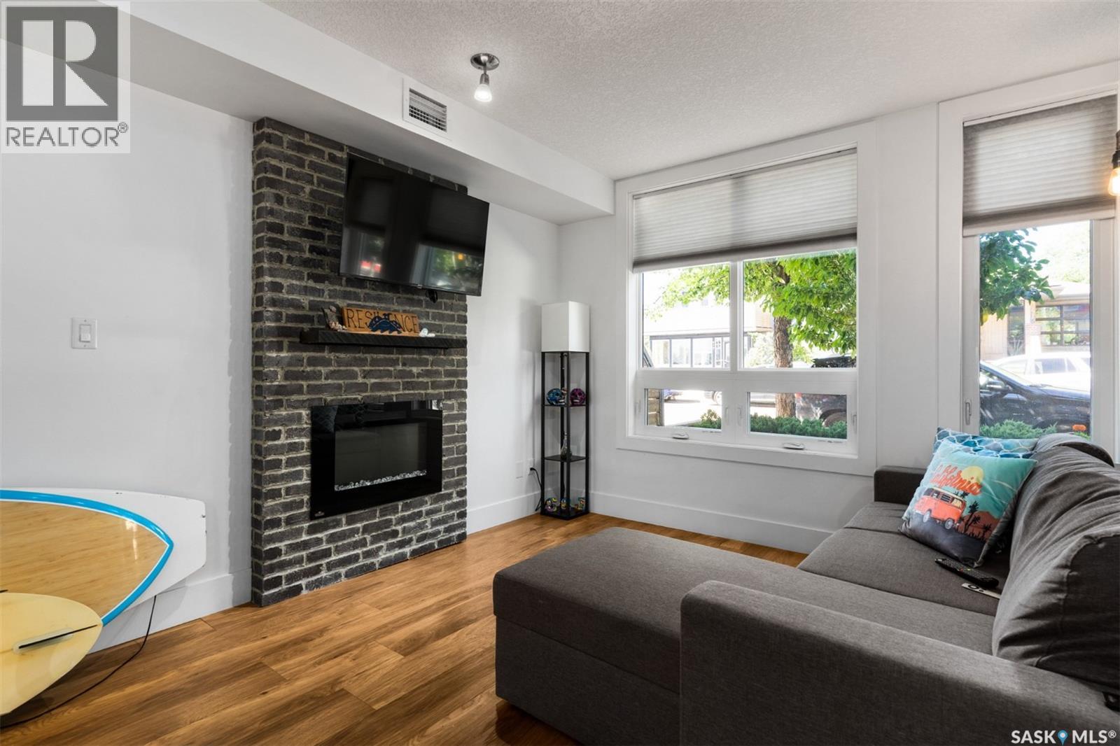 418 C Ave S, Saskatoon, SK S7M 1N6