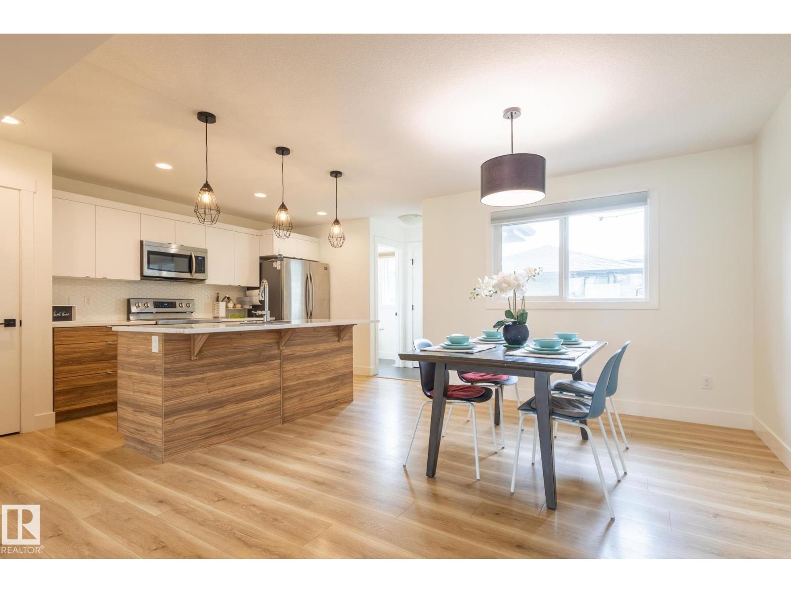 6481 King Wd SW, Edmonton, AB T6W 3Z9