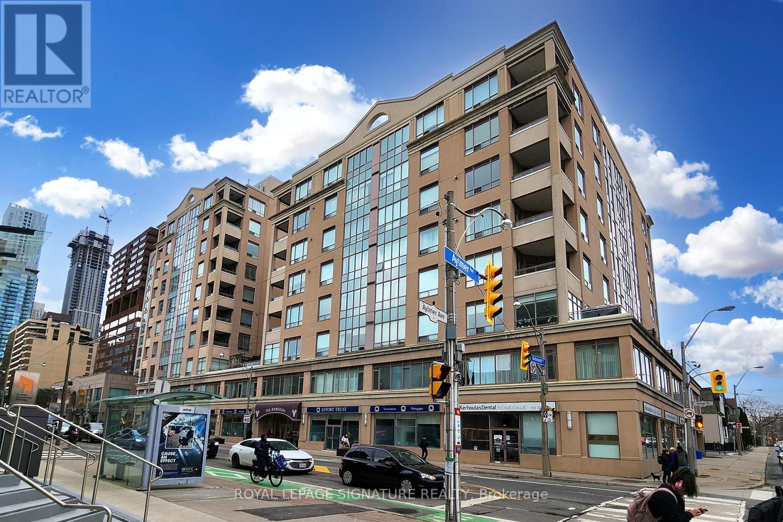 209 980 Yonge St, Toronto, ON M4W 3V8