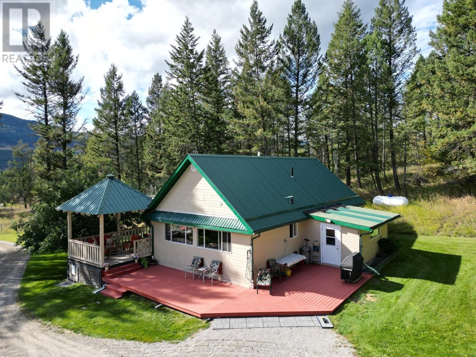 5670 Glenmore Dr, Edgewater, BC V0A 1E0