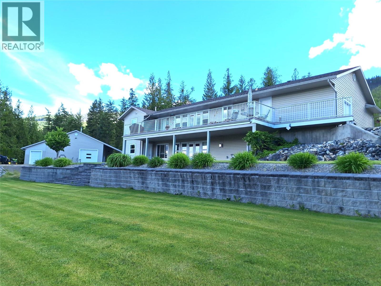 1406 Huckleberry Dr, Sorrento, BC V0E 2W1