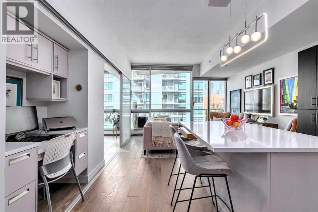 135 13 Avenue Sw Unit 806, Calgary, AB T2R 0W8
