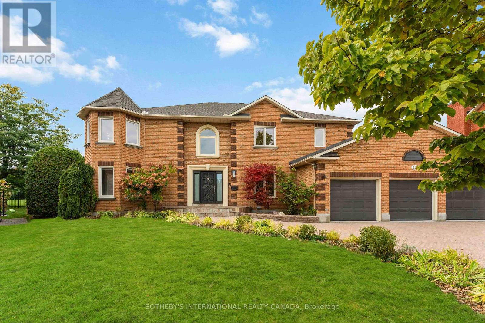 19 Campfield Ct, Ottawa, ON K2E 7X8