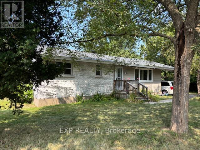 655 Gardenvale Rd W, Ottawa, ON K1K 1E3