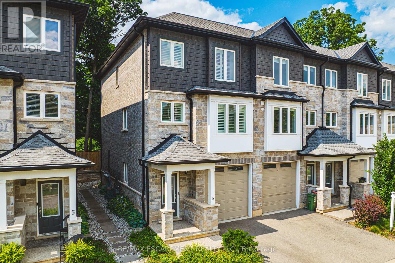 6 111 Wilson St E, Hamilton, ON L9G 2B6
