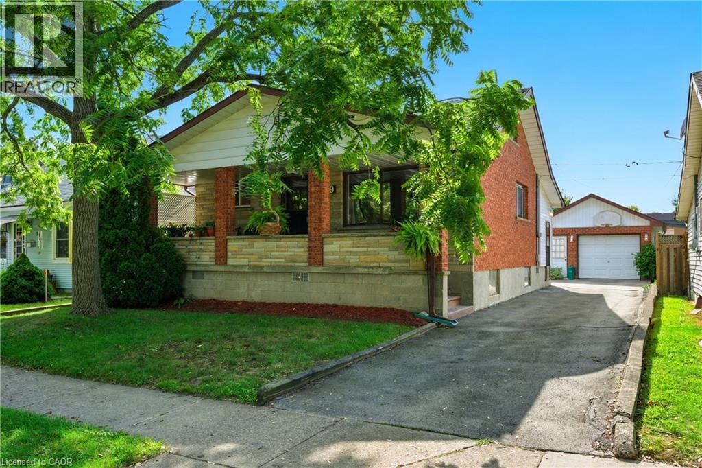 49 Dover Rd, Welland, ON L3B 2V1