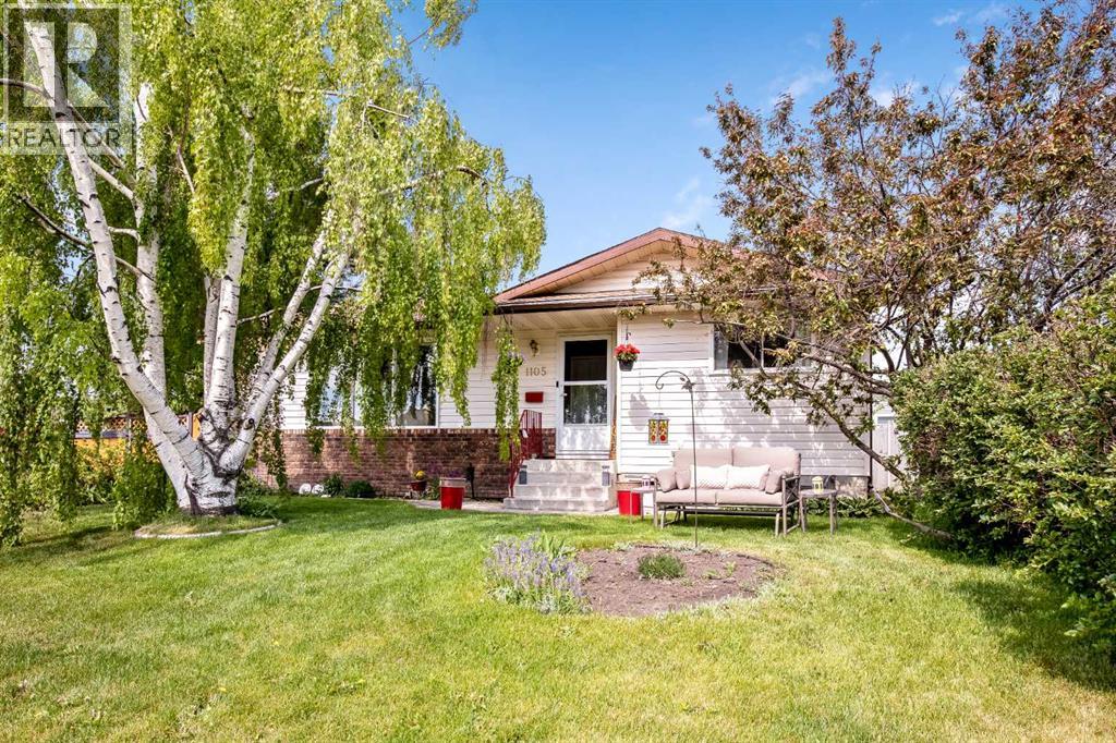 1105 Ross St, Crossfield, AB T0M 0S0