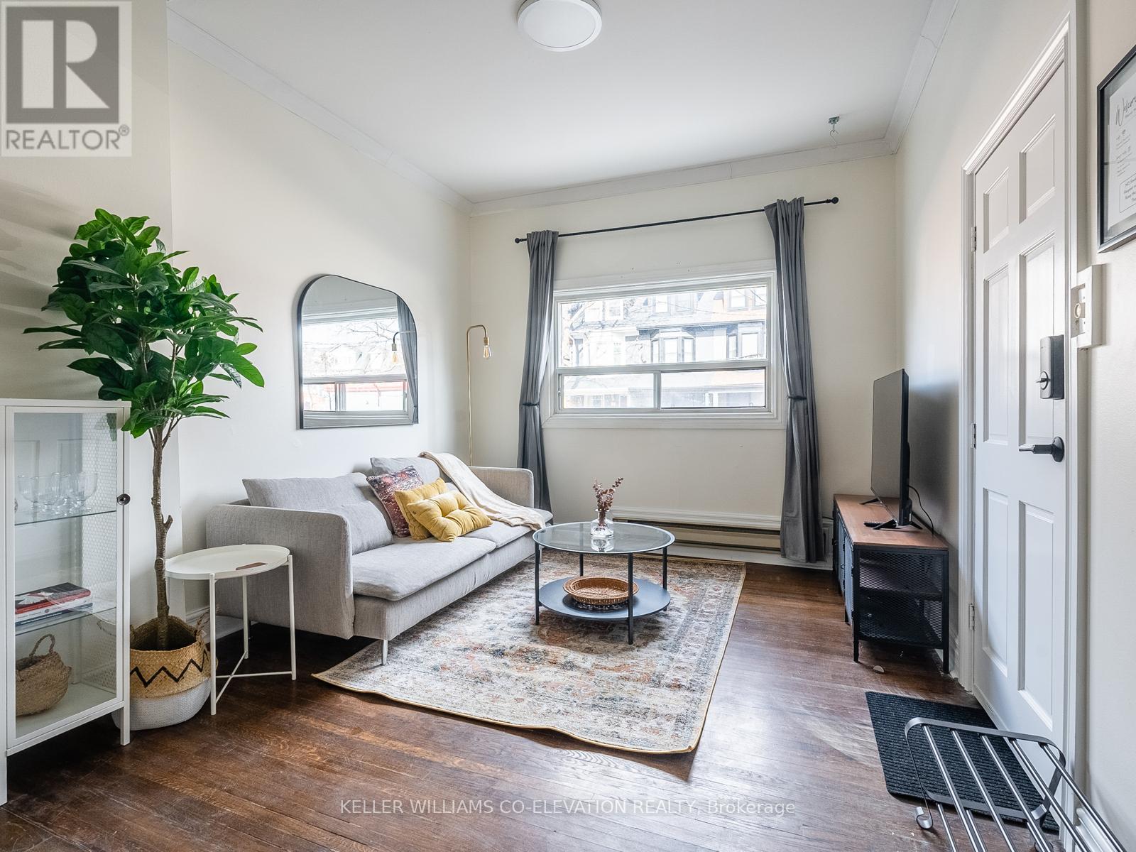 48 Massey St, Toronto, ON M6J 2T4