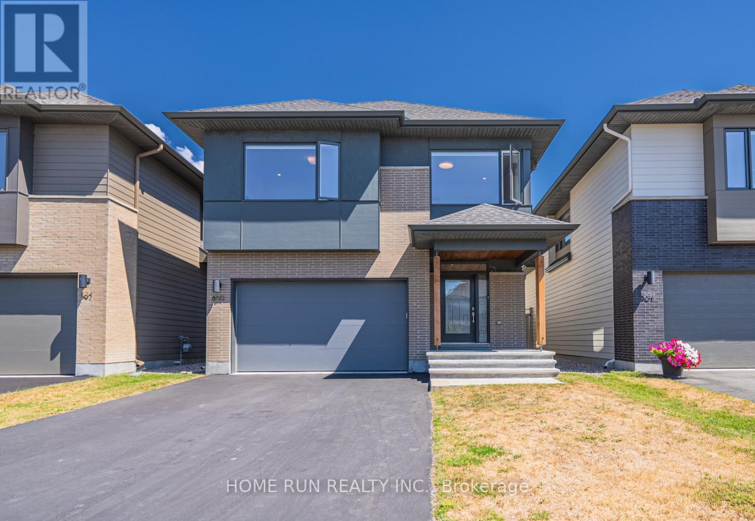 899 Ralph Hennessy Ave, Ottawa, ON K1X 0B1