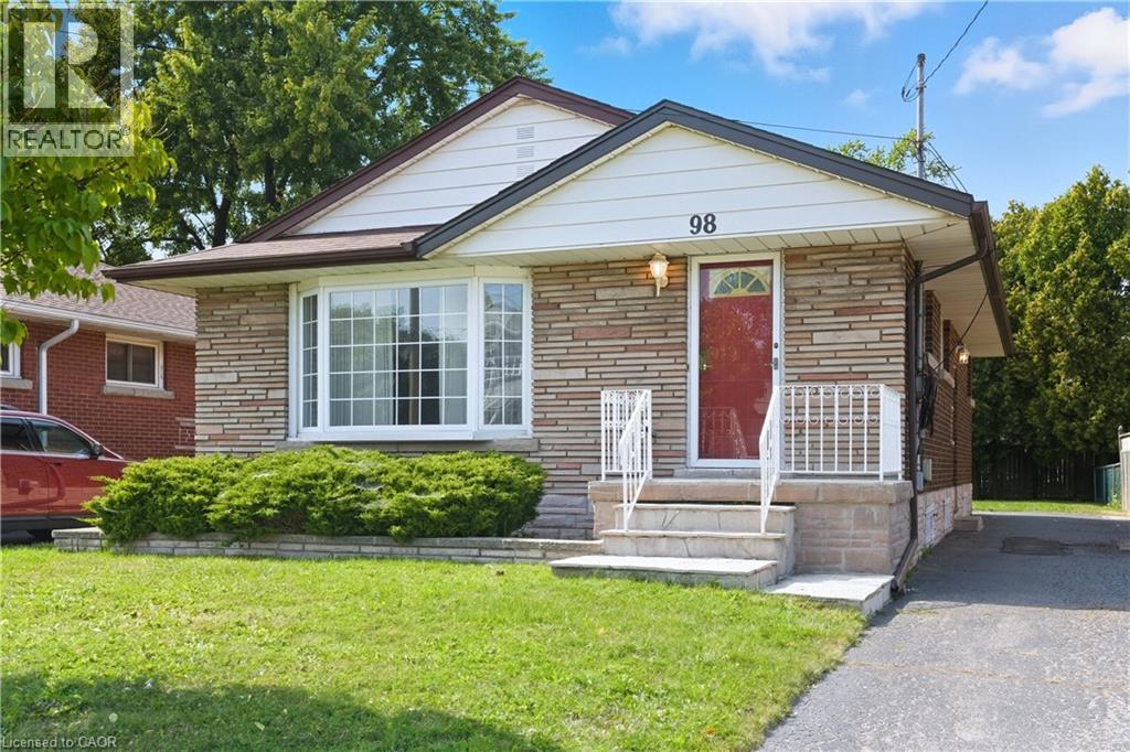 98 E 16th St, Hamilton, ON L9A 4J3
