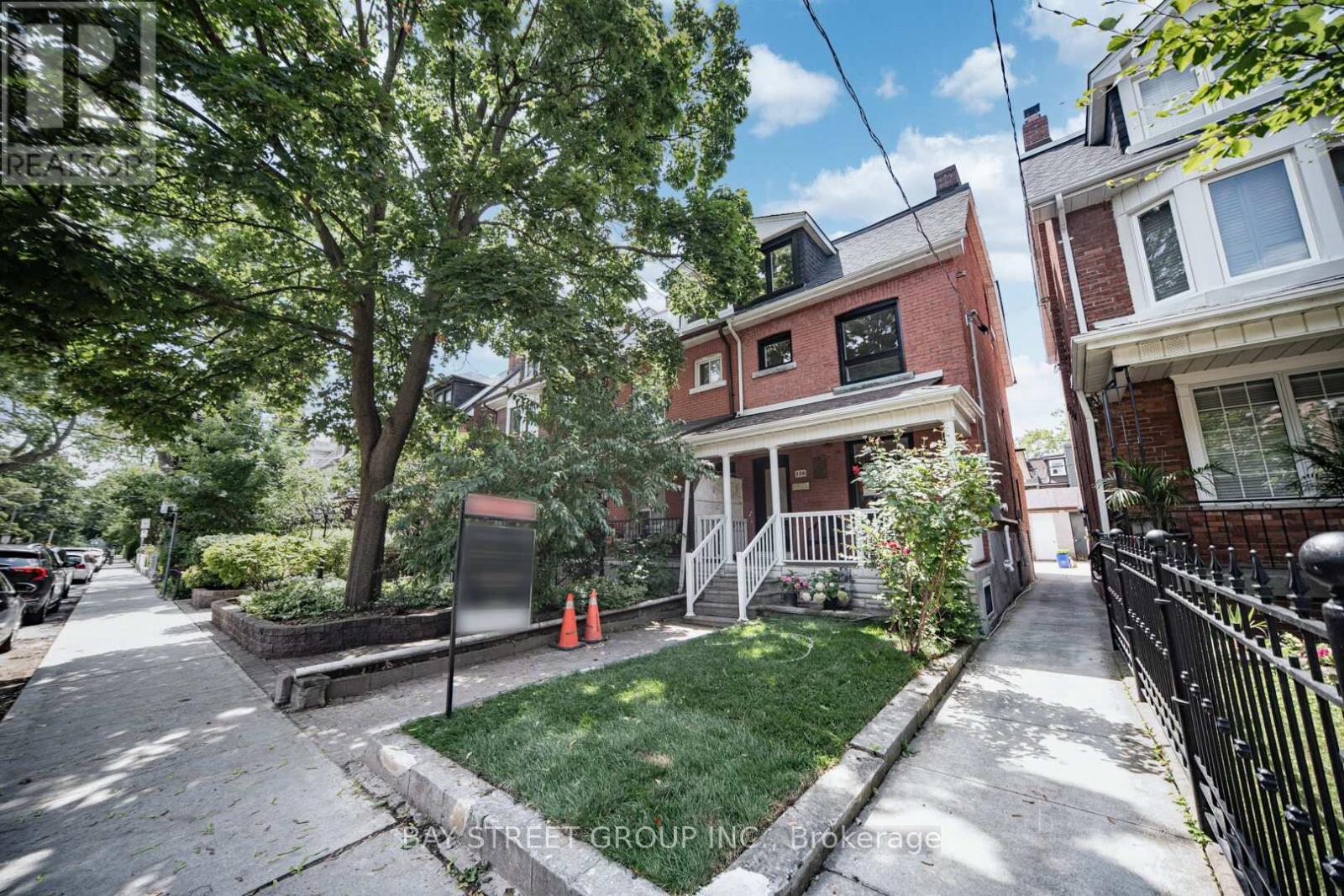 126 Grace St, Toronto, ON M6J 2S2