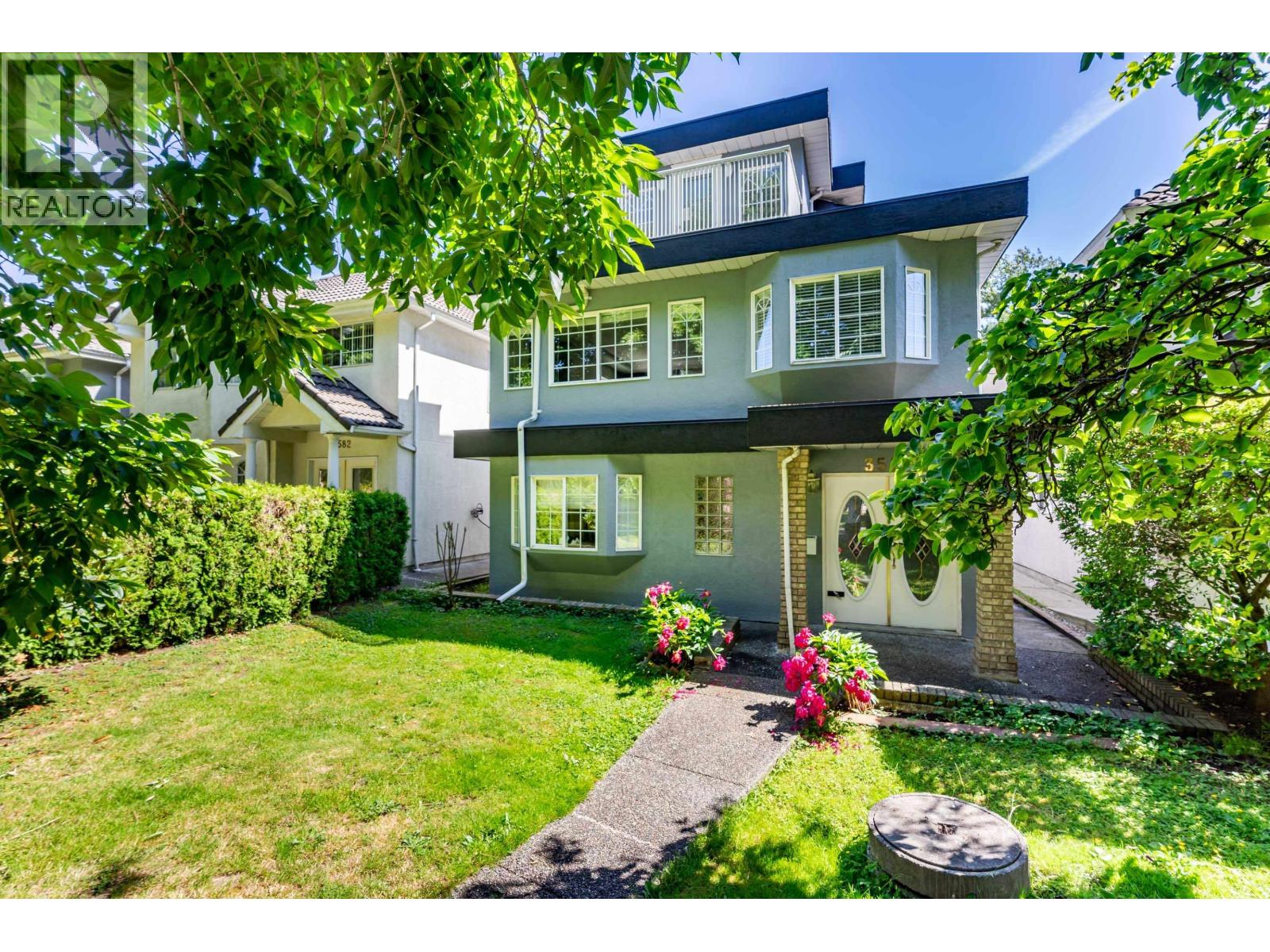 3580 William St, Vancouver, BC V5K 2Z7