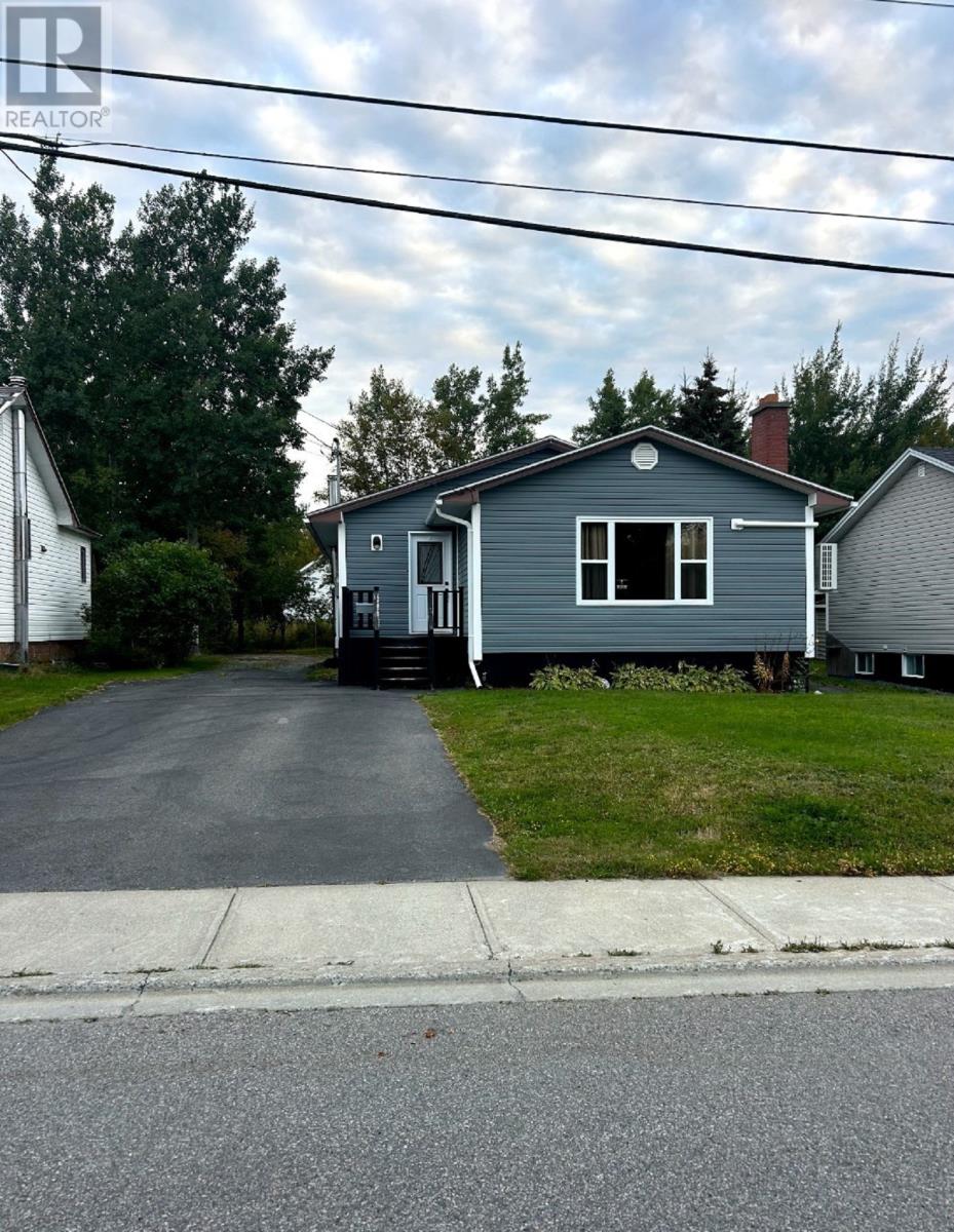54 Blackwood Dr, Gander, NL A1V 1B7