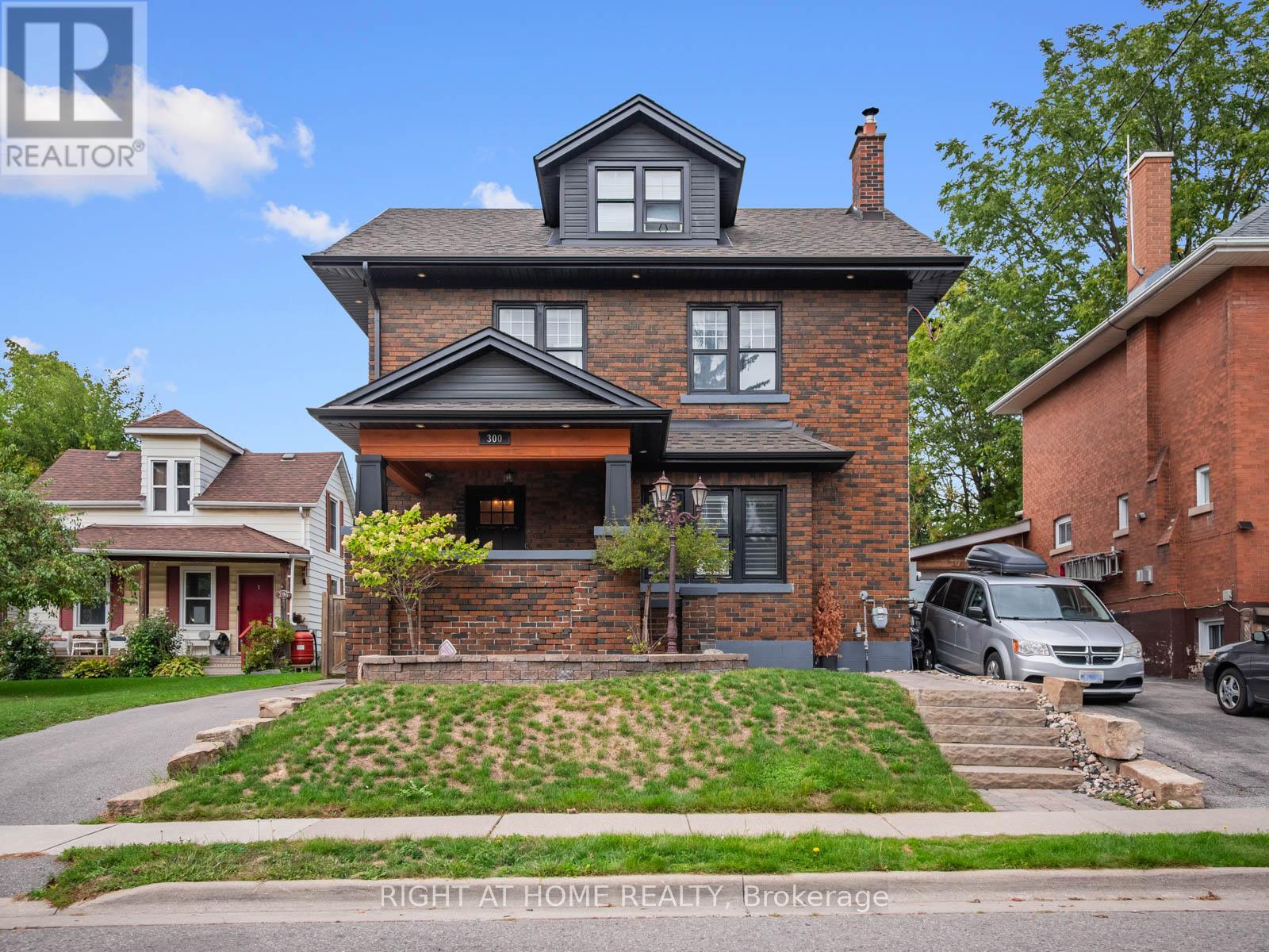 300 William St E, Oshawa, ON L1G 1K8