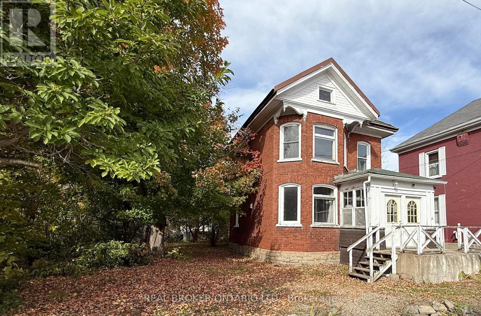 26 Elgin St, Smiths Falls, ON K7A 3C4