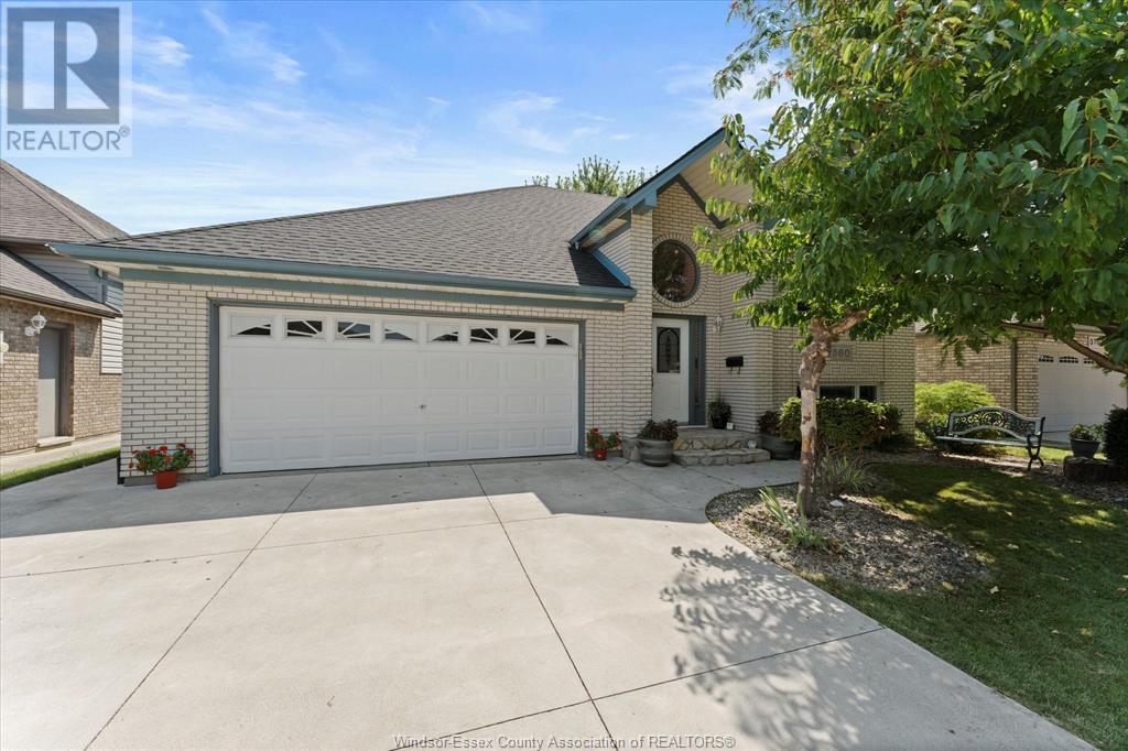 560 Revland Dr, Tecumseh, ON N8N 4T1