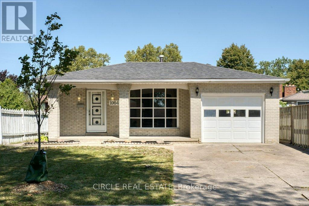 10649 Halstead Cres, Windsor, ON N8R 2C3