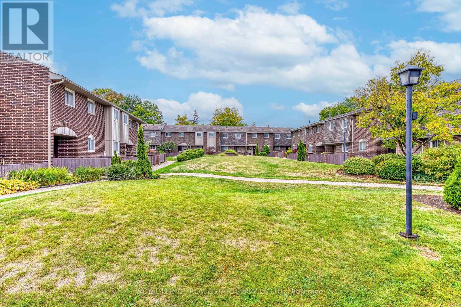 4 1294 Guelph Line, Burlington, ON L7P 2S9