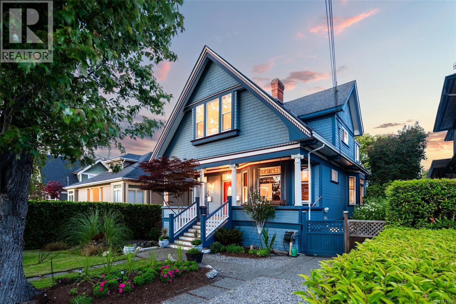 615 Harbinger Ave, Victoria, BC V8V 4H9