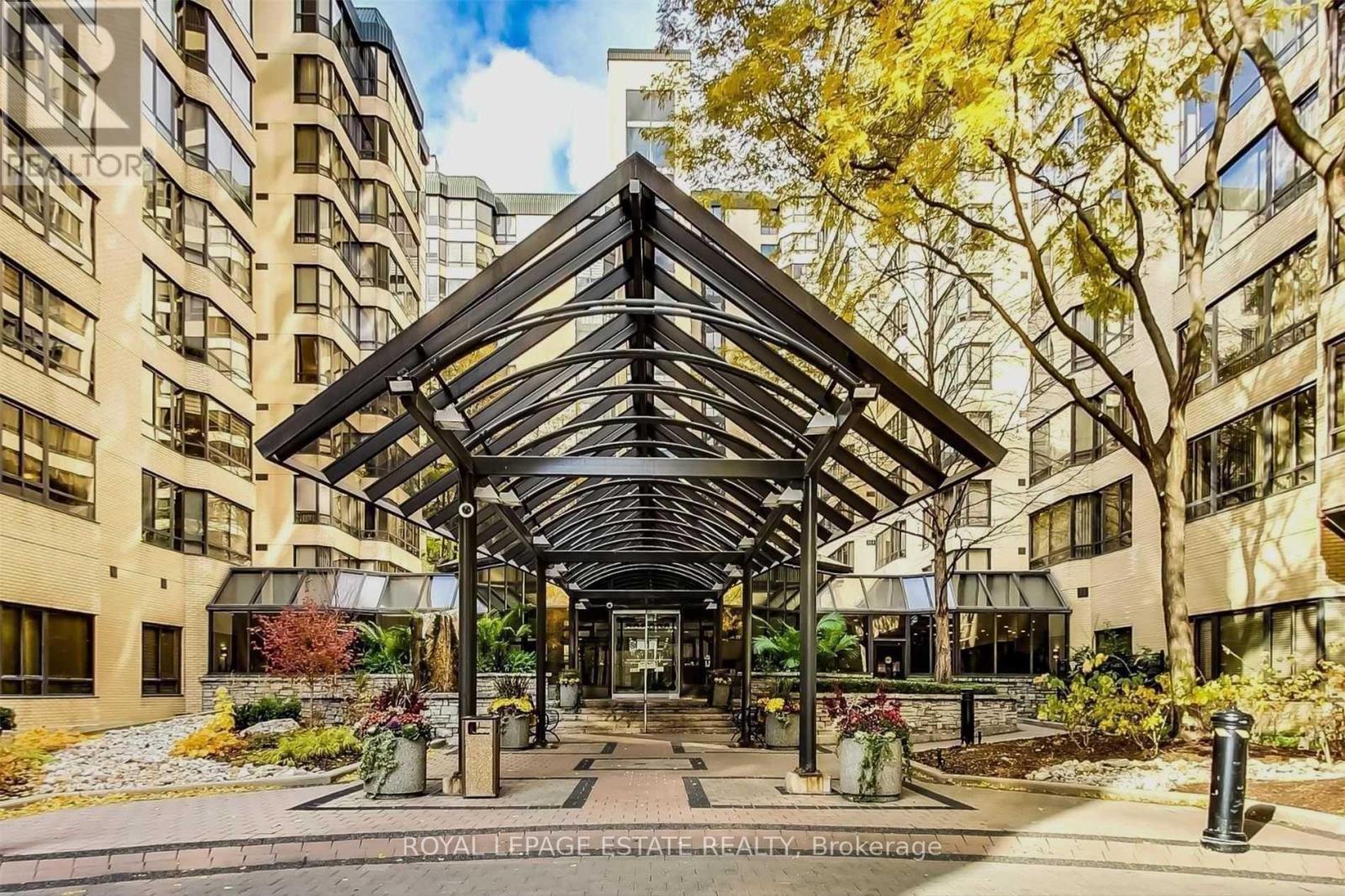 280 Simcoe St Ph3 St, Toronto, ON M5T 2Y5