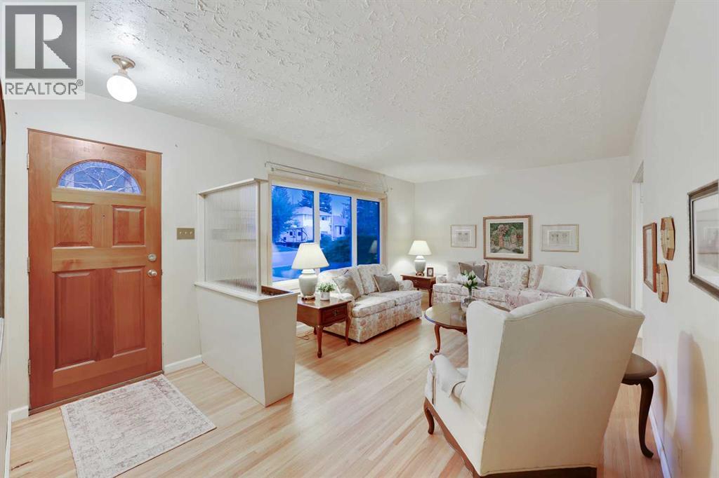 10 Glamorgan Dr SW, Calgary, AB T3E 4Z2