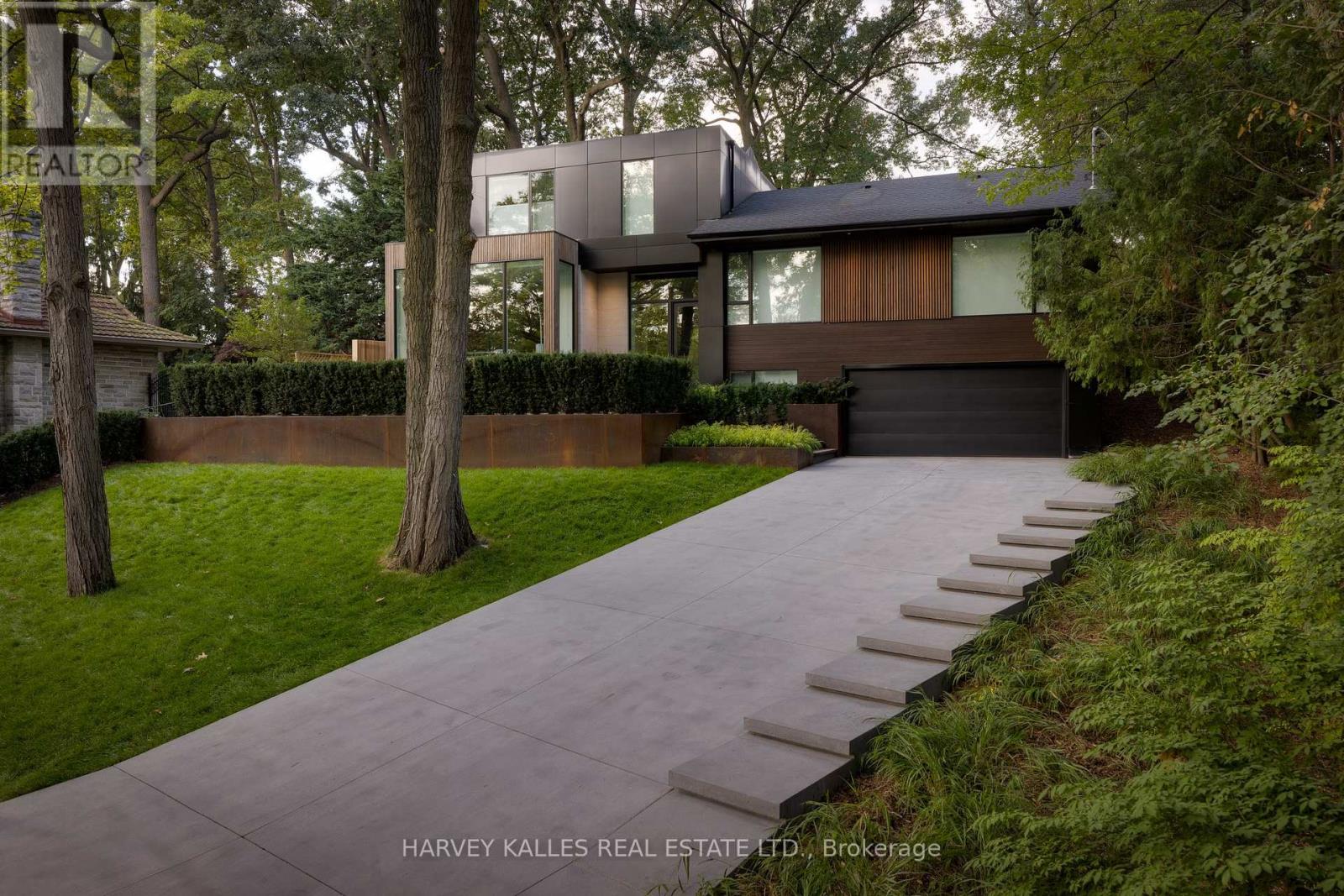 30 Edenbrook Hl, Toronto, ON M9A 3Z8