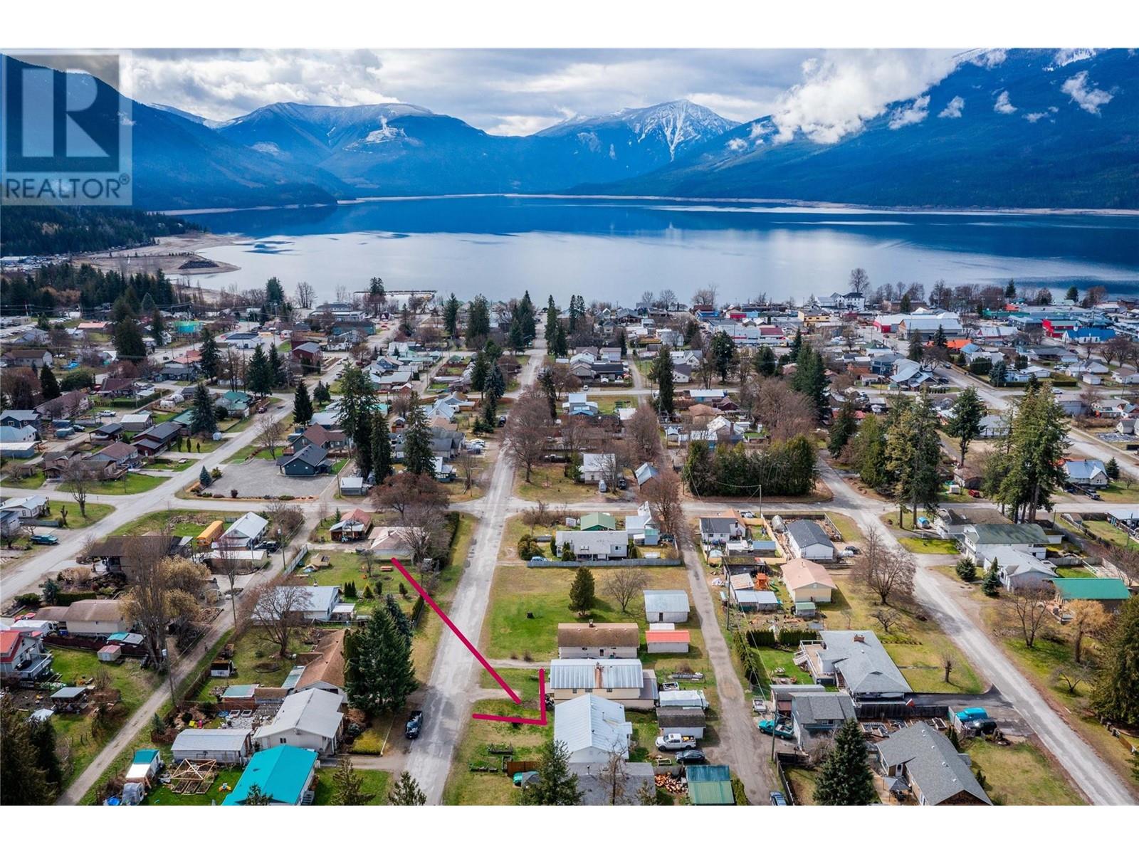 314 2 Avenue Northwest, Nakusp, BC V0G 1R0